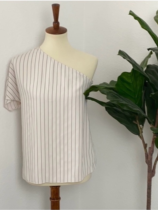 Aritzia Tops - Aritzia Babaton Blouse